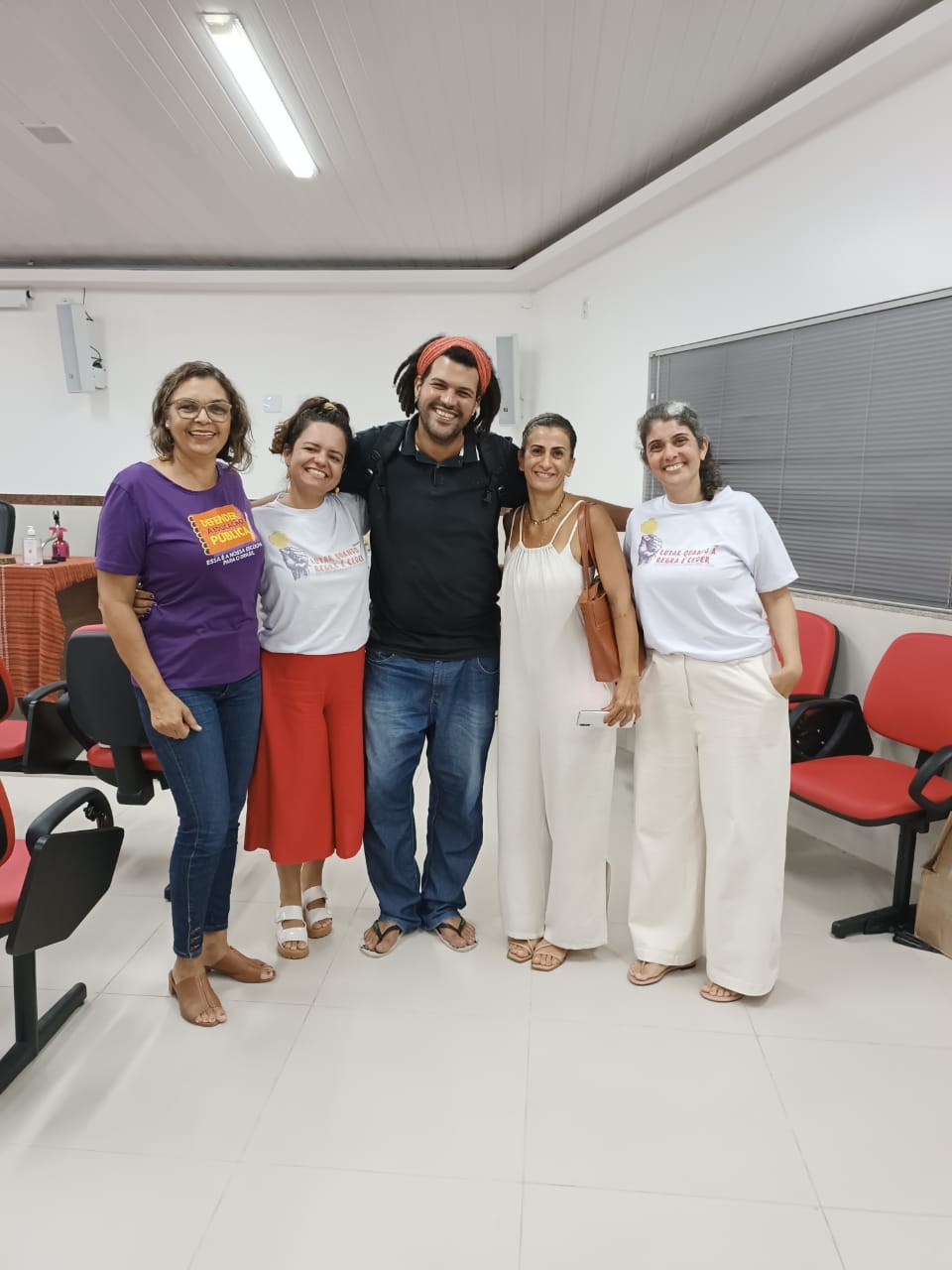 Na foto, da esquerda para a direita, parte da nova direção ao final da apuração das urnas: a nova presidenta Josefa, a secretária geral Milena, o apoiador Alexis, a vice Bartira e a 1ª suplente Ana.